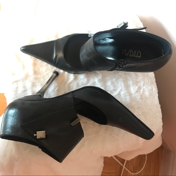 Enigma Booties - Picture 2 of 8